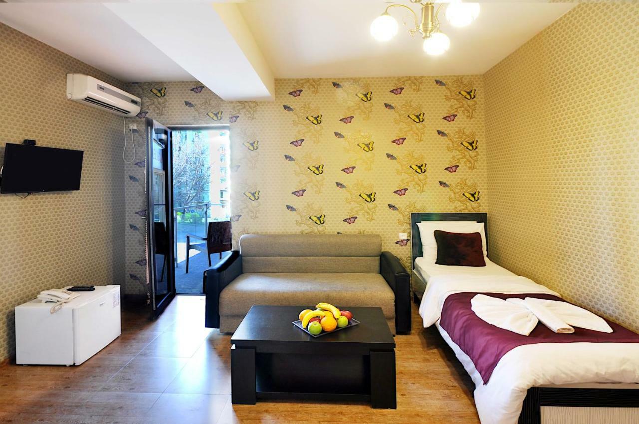 Hotel Kavela ティビリシ エクステリア 写真